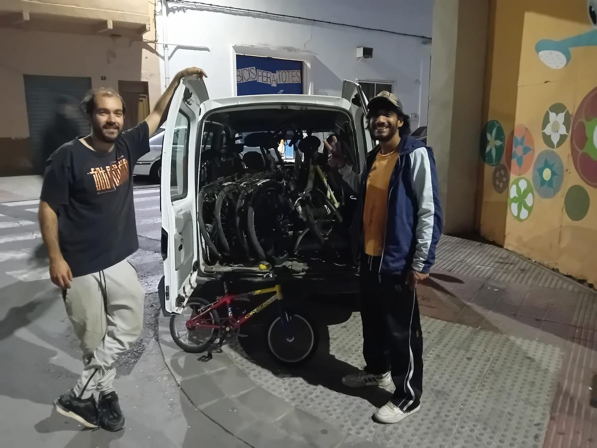 Una de las últimas remesas de bicicletas reparadas y entregadas.