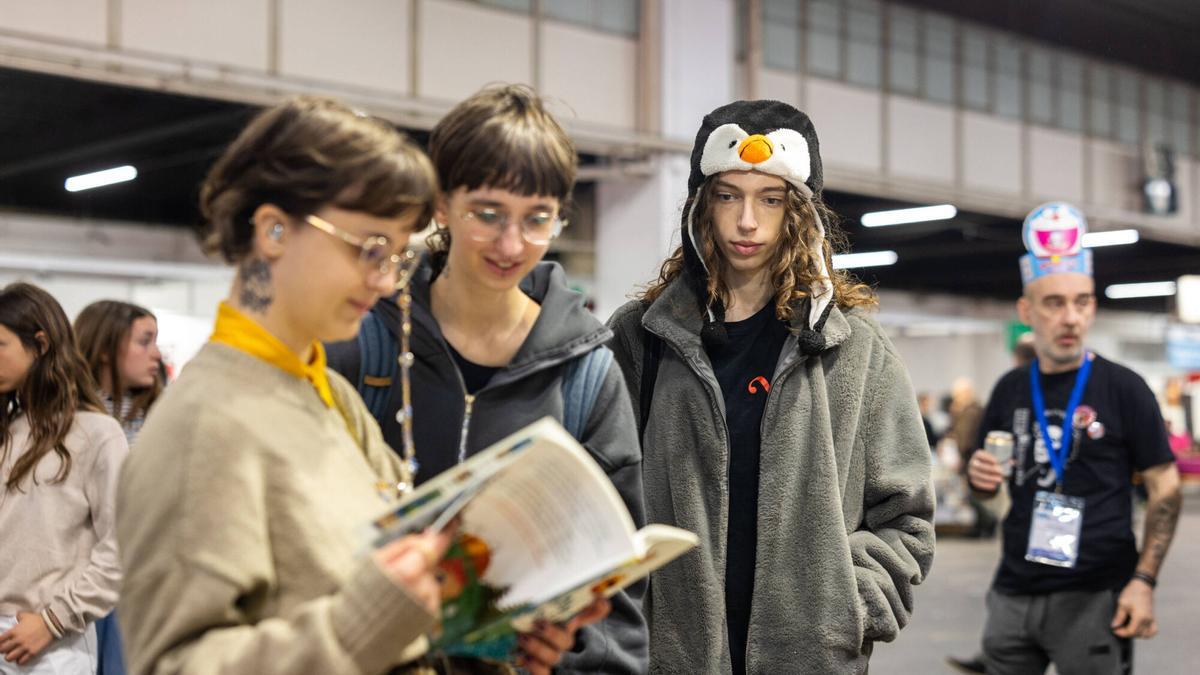 Jóvenes en el Salón del Cómic de Barcelona. AUTOR: JORDI OTIX