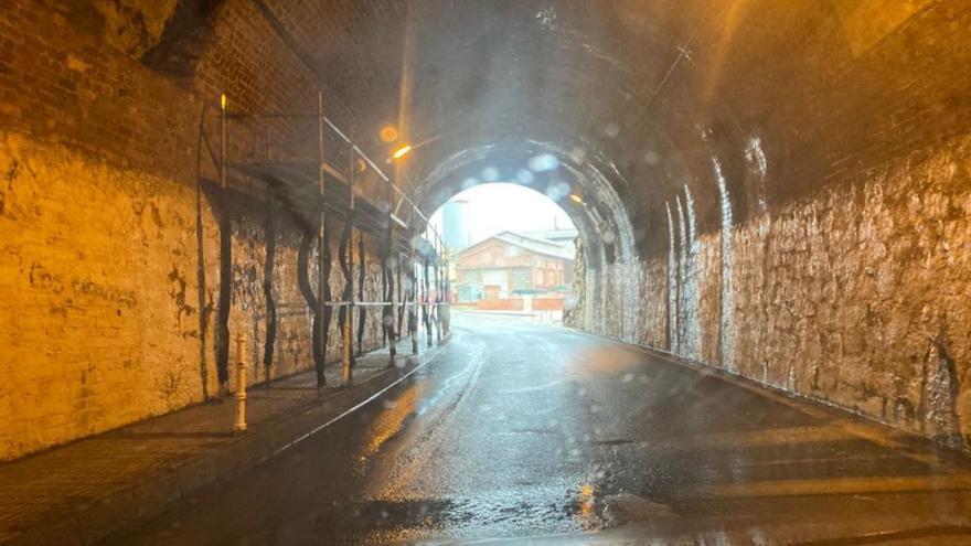 Interior del túnel de Arnao. | I. M.