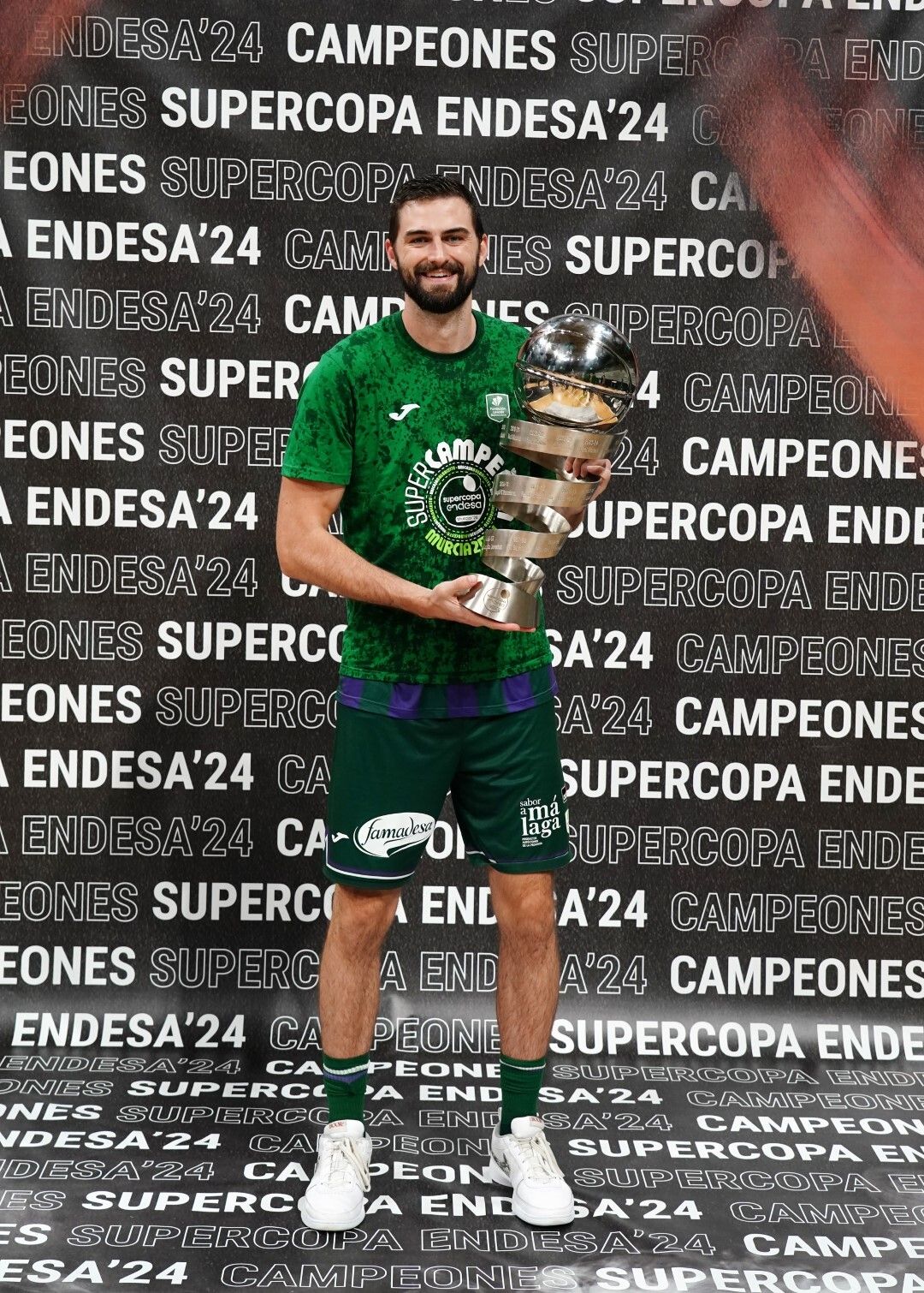 Sesión de fotos al Unicaja como campeón de la Supercopa de España 2024, tras derrotar al Real Madrid