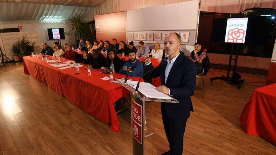 Regades en el comité provincial de Pontevedra qe se reunió ayer en la ciudad del Lérez. // G. Santos