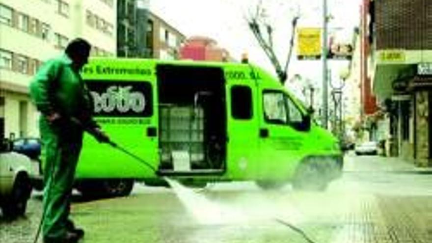 La empresa que apoya el servicio de limpieza opera ya en San Roque