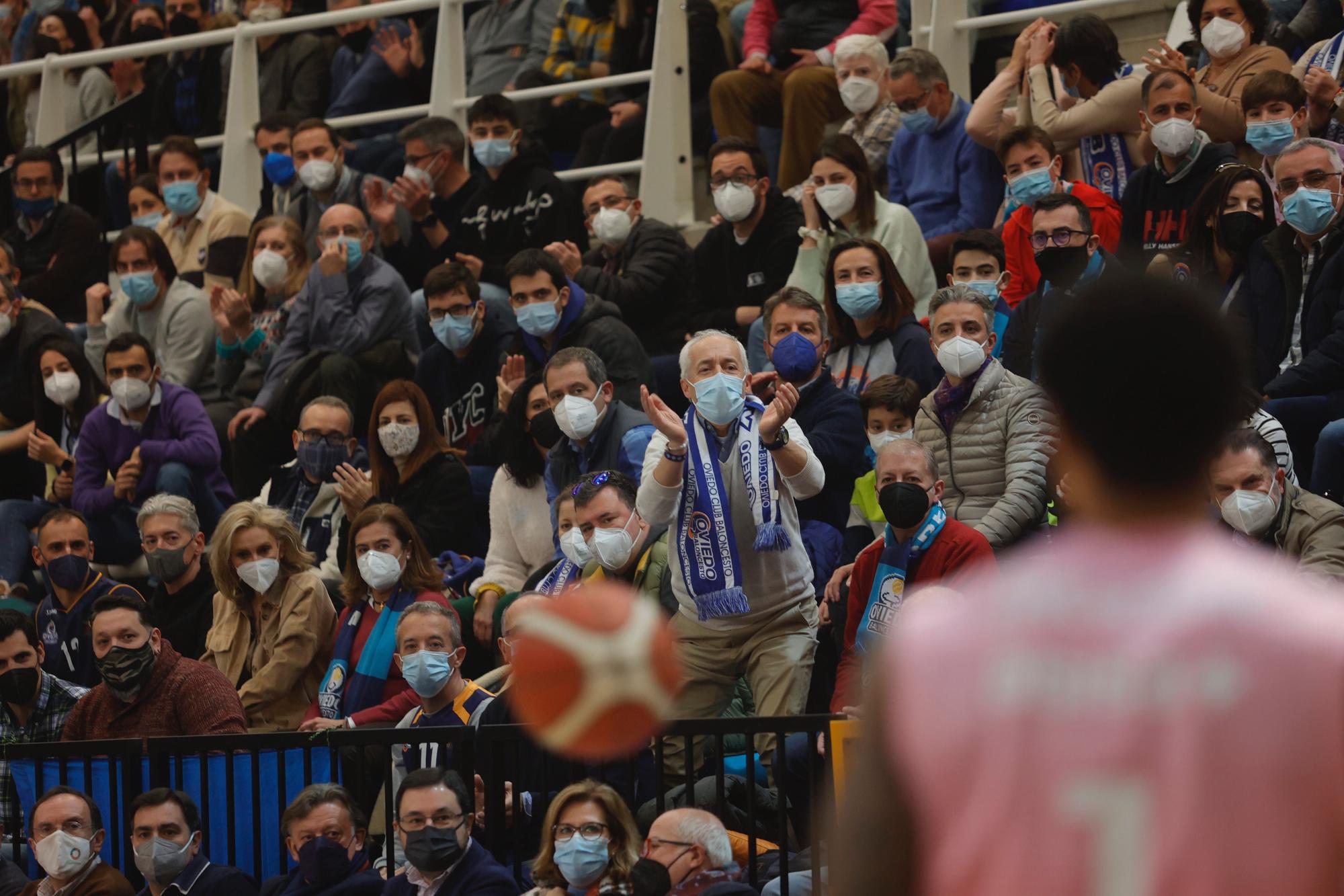 En imágenes: así fue el partido entre el Oviedo Baloncesto y el Estudiantes