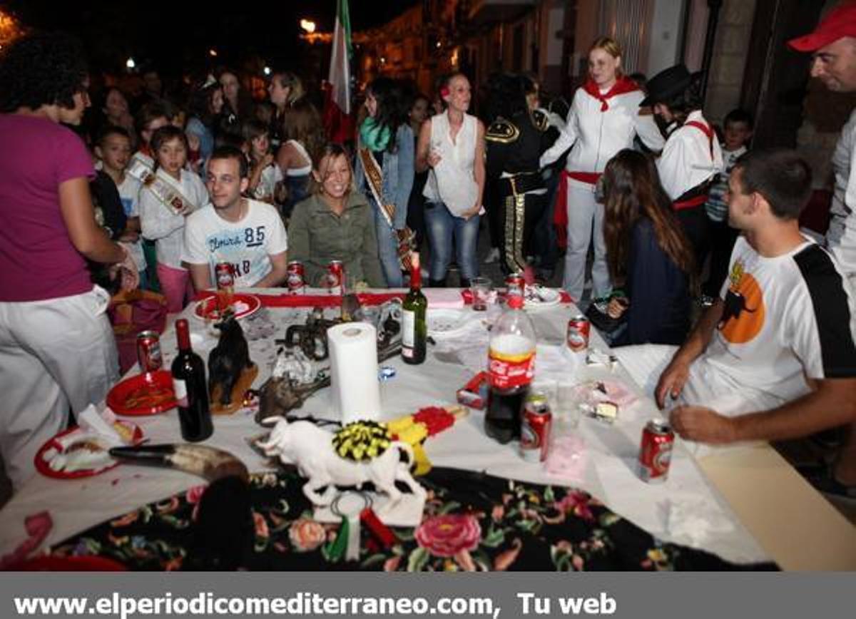 GALERÍA DE FOTOS - Sopar temàtic a les festes de Vilafranca