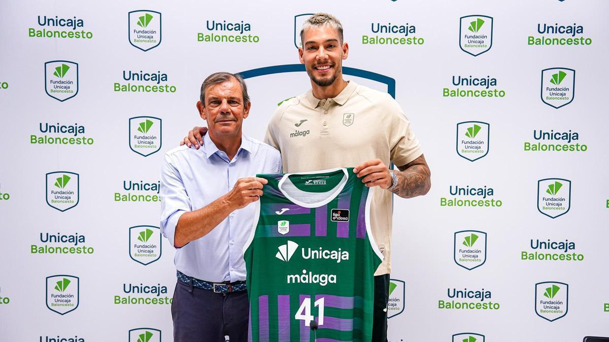 Juanma Rodríguez acompañó a Willy Hernangómez en su presentación con el Unicaja.