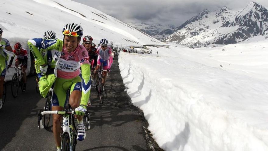 Ivan Basso, en una ascensión al Gavia en 2010.