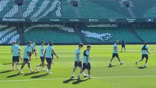 Entrenamiento del Real Betis en el Benito Villamarín a tres días de jugar frente a la UD Almería
