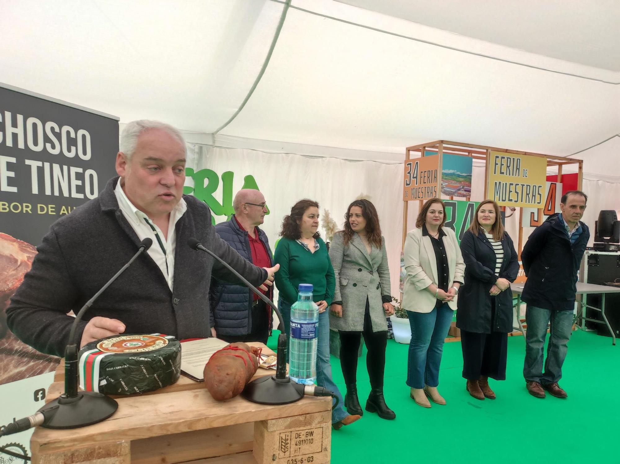 En imágenes: El chosco de Tineo y el queso cabrales se dan la mano en el broche de la 34.º Feria de Muestras de Tineo