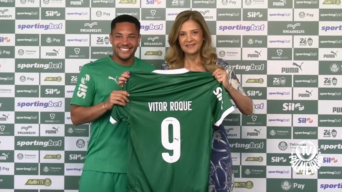 Vitor Roque, durante su presentación con el Palmeiras