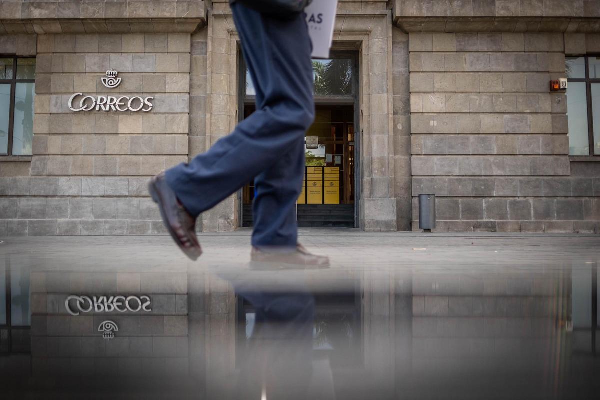 Primer día de regularización exprés en las oficinas de extranjería