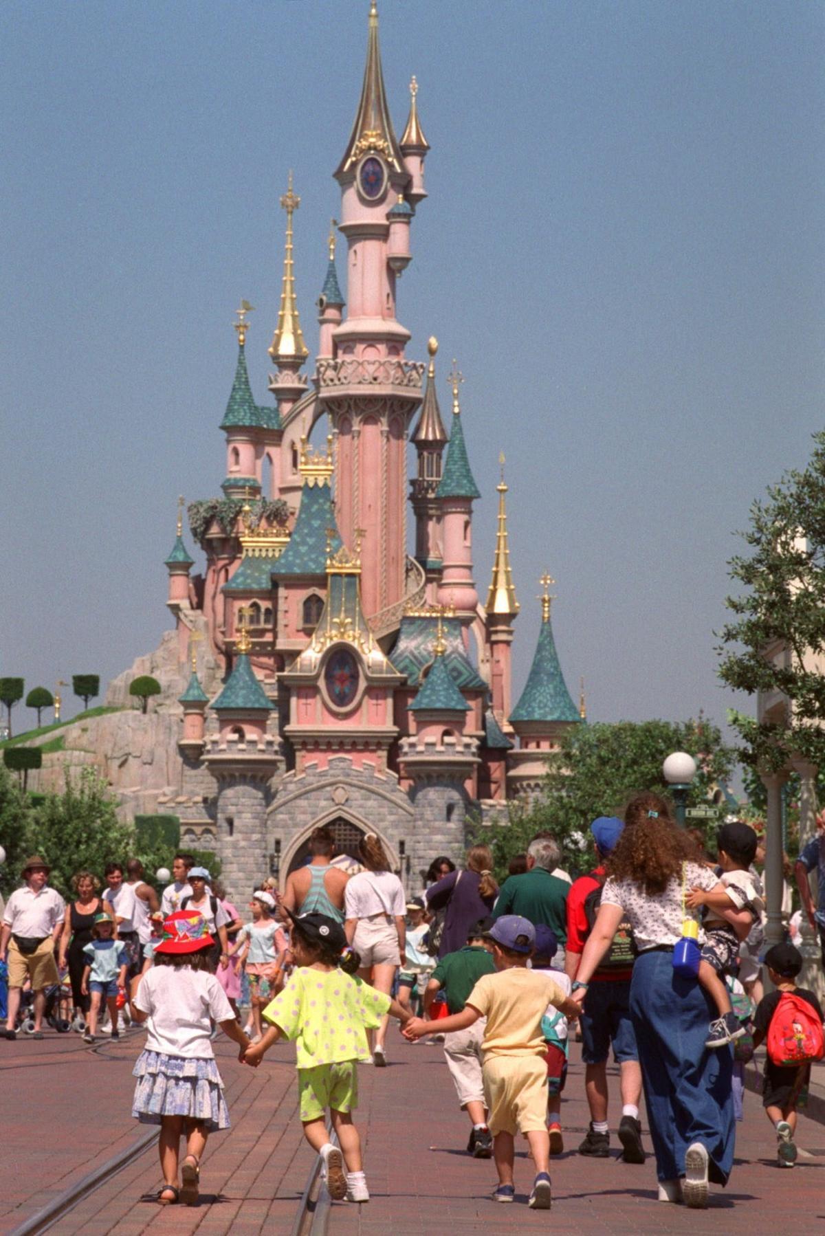 La presunta estafa se originó captando inversiones para paquetes turísticos a Disney.