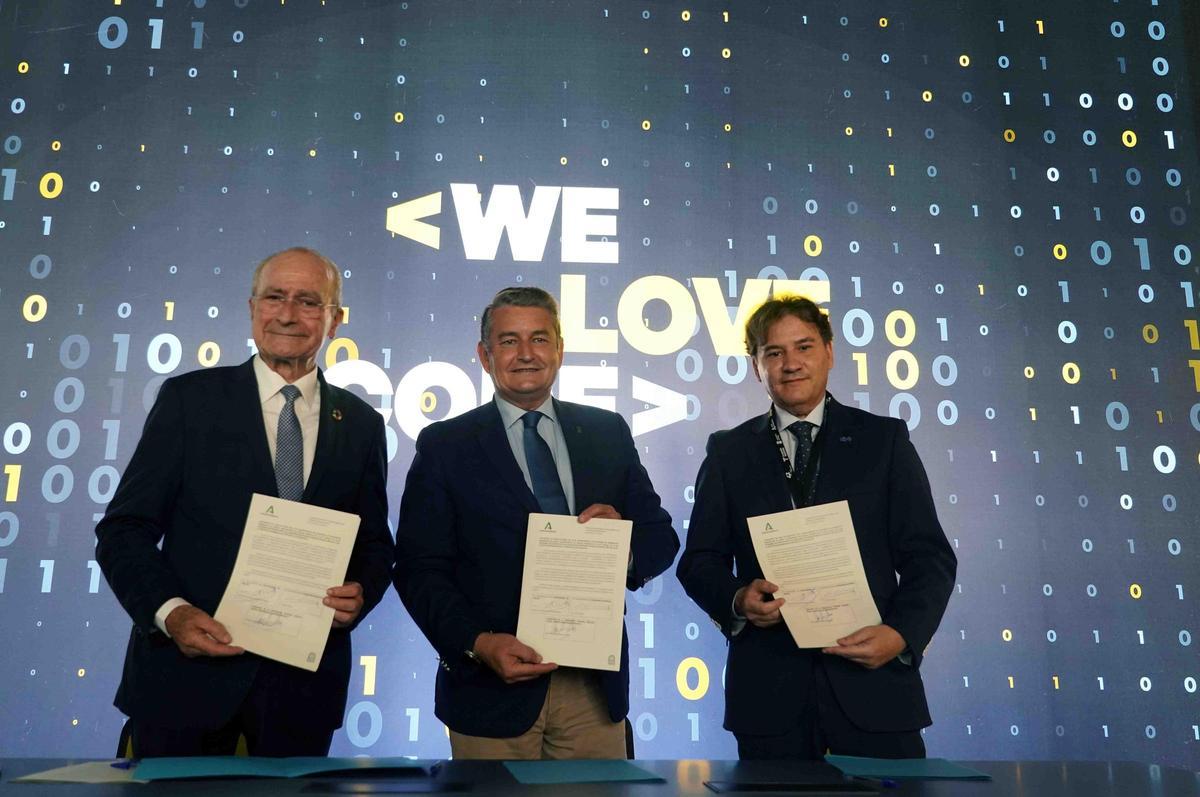 El alcalde de Málaga, Francisco de la Torre, el consejero andaluz Antonio Sanz y el director general de Fundación Telefónica, Luis Prendes.