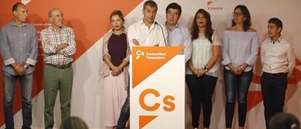 V. Ten, Luis Crisol, Marta Martín, Toni Cantó, Fernando Giner, Carmen Sánchez, Yaneth Giraldo y J. Gimeno.