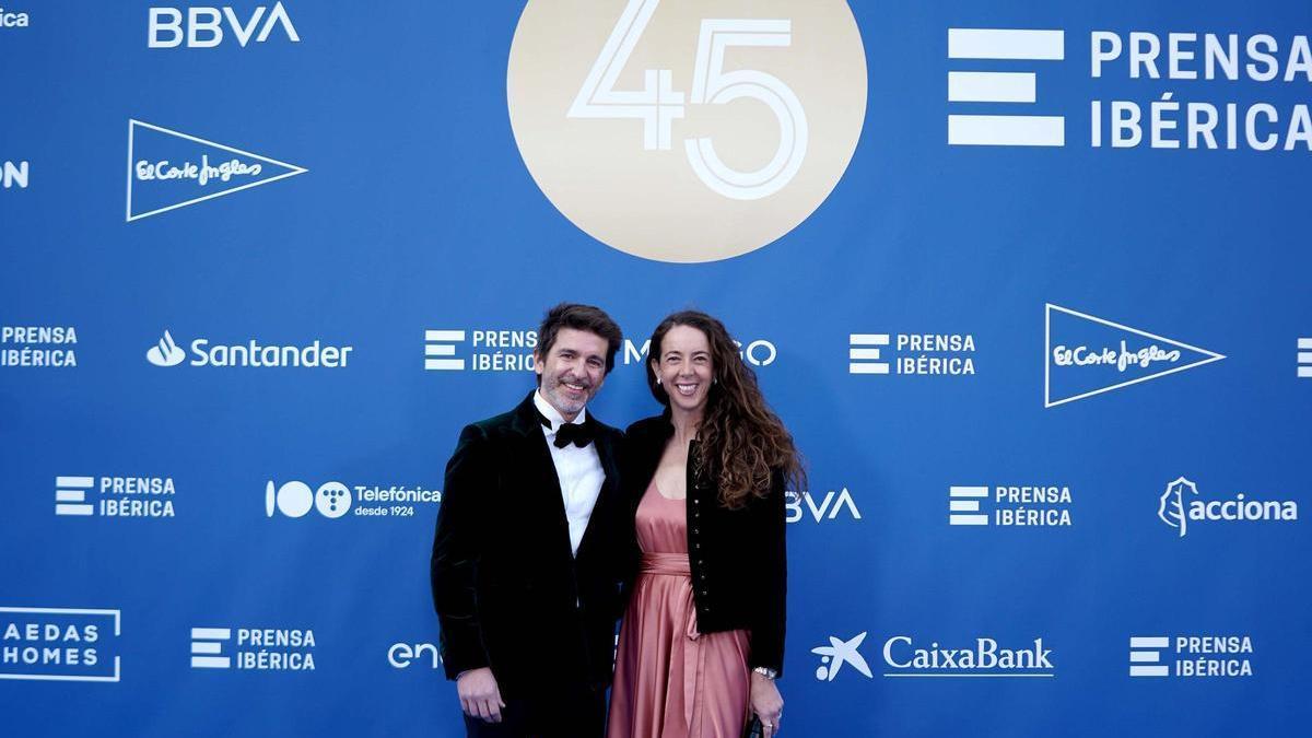 Sergi Guillot, director general de Prensa Ibérica, y su esposa, Carlota Pi, cofundadora y presidenta ejecutiva de Holaluz.