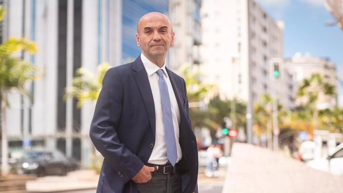 Isidro Martín, delegado de la APEI en Canarias: «Apoyamos la propuesta de Clavijo de usar el superávit para vivienda en las Islas»