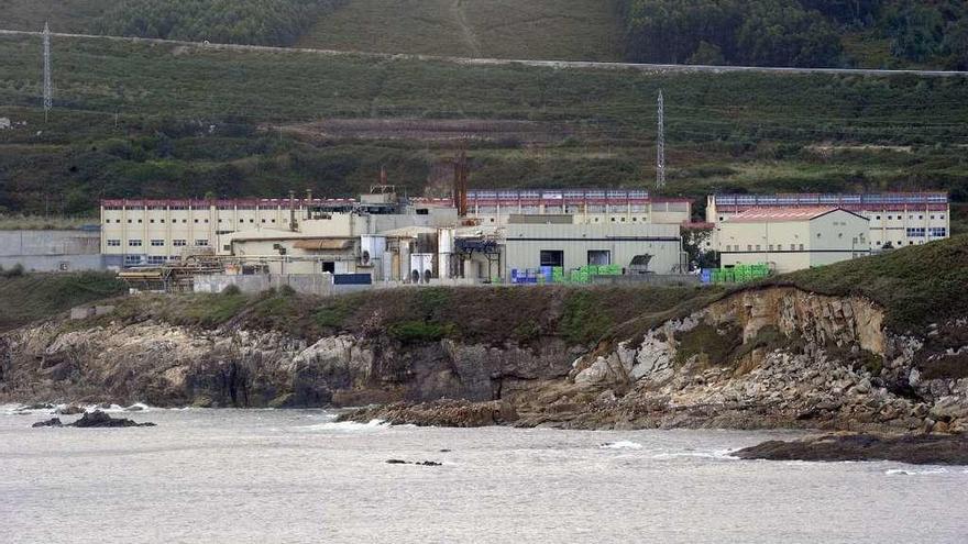 Vista de la fábrica de Saria y del antiguo matadero de Mafriesa.