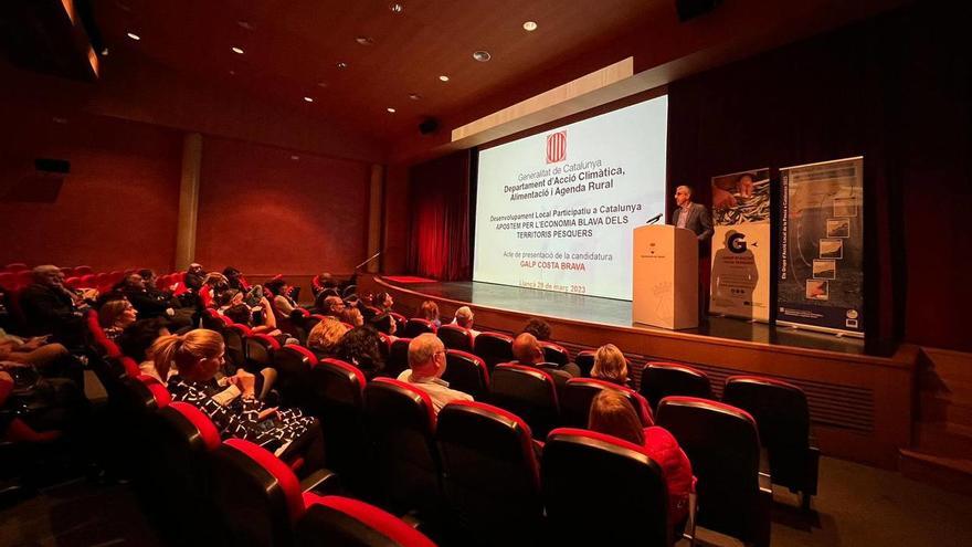 El director general de Política Marítima i Pesca Sostenible, Sergi Tudela, presentant les ajudes