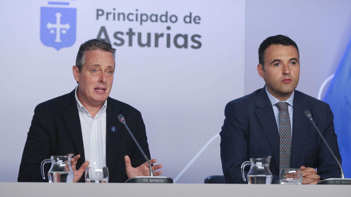 Marcelino Marcos y  Guillermo Peláez en la rueda de prensa del Consejo de Gobierno.