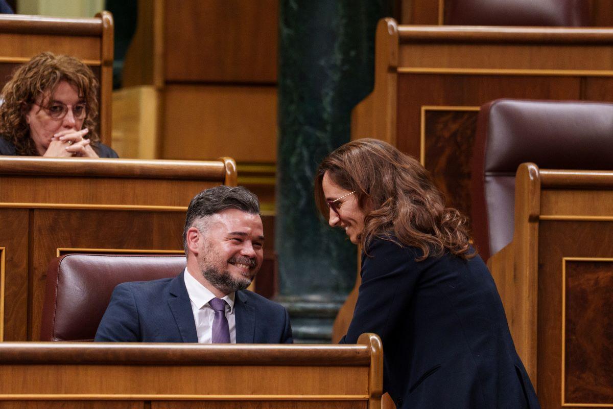 Gabriel Rufían, amb la ministra de Salut Mónica García (Sumar).