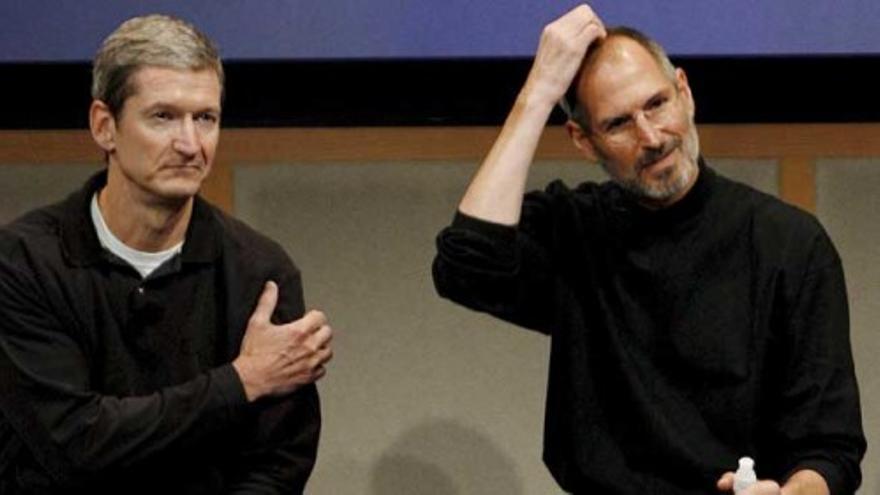 Steve Jobs se baja de la cima de Apple