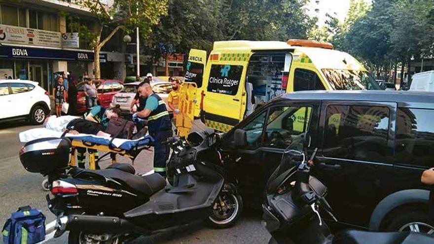 La calle Aragó y la autopista de Llucmajor, colapsadas tras dos accidentes de tráfico