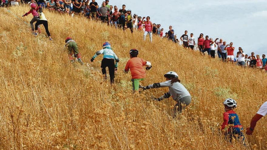 Carrera infantil de subida al teso La Mora.