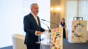 El alcalde de Barcelona, Jaume Collboni, durante la presentación del Foro Europeo de las Ciudades y del Comercio de Proximidad, celebrado este viernes en Barcelona.