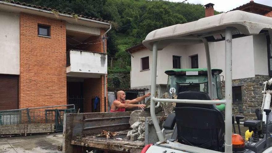 La escuela rural de Ponga mejora sus accesos