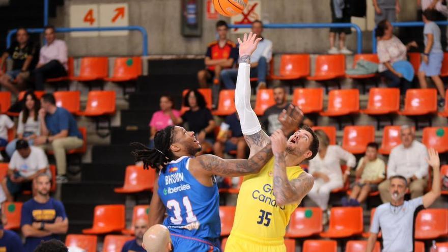 Despliegue ofensivo del CB Gran Canaria para sumar su segundo triunfo de pretemporada ante el Tizona, otro rival de su categoría (95-115)