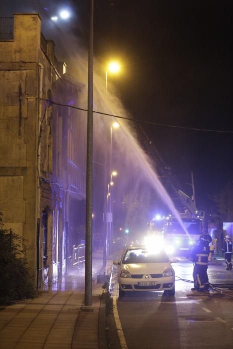 Un fuego destruye el chalé de los García Pola, uno de los tesoros indianos de Avilés.