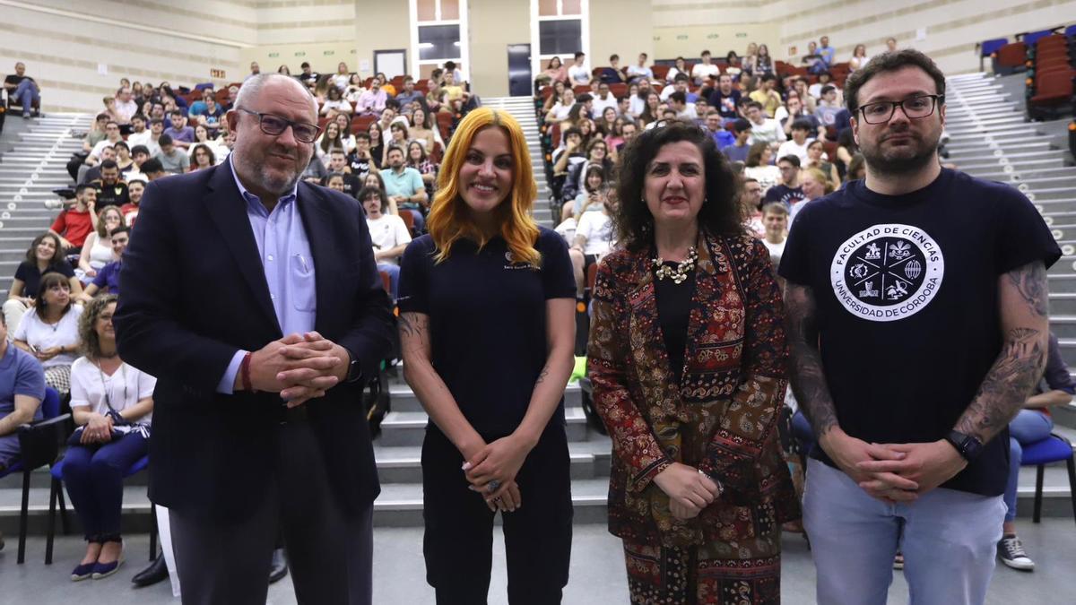 Sara García junto a Manuel Torralbo, M.ª Paz Aguilar y Juan José Giner.