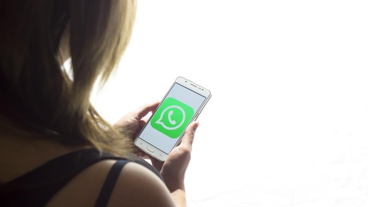 Els Mossos activen un WhatsApp per atendre la violència masclista