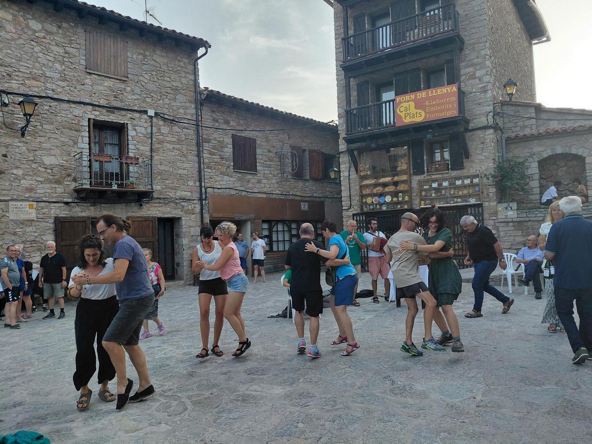 La jornada dedicada a la transhumància va convidar el públic a ballar de la mà del grup de música Els Transhumants