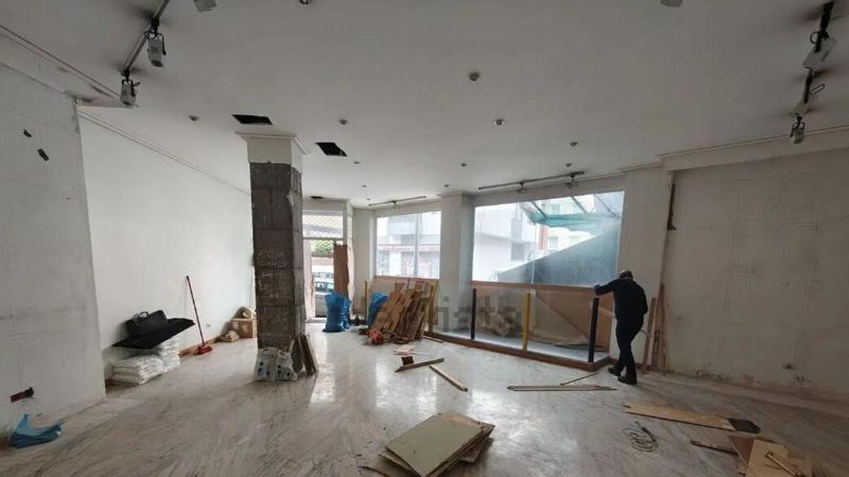 Estado, hace tres meses, de un antiguo bajo comercial disponible para rehabilitación como vivienda en Vigo.