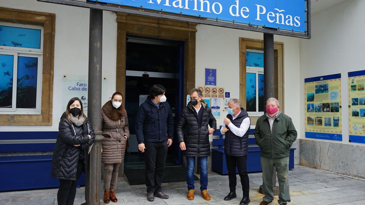 La visita del consejero de Ciencia, esta mañana, al centro de interpretación de Cabo Peñas