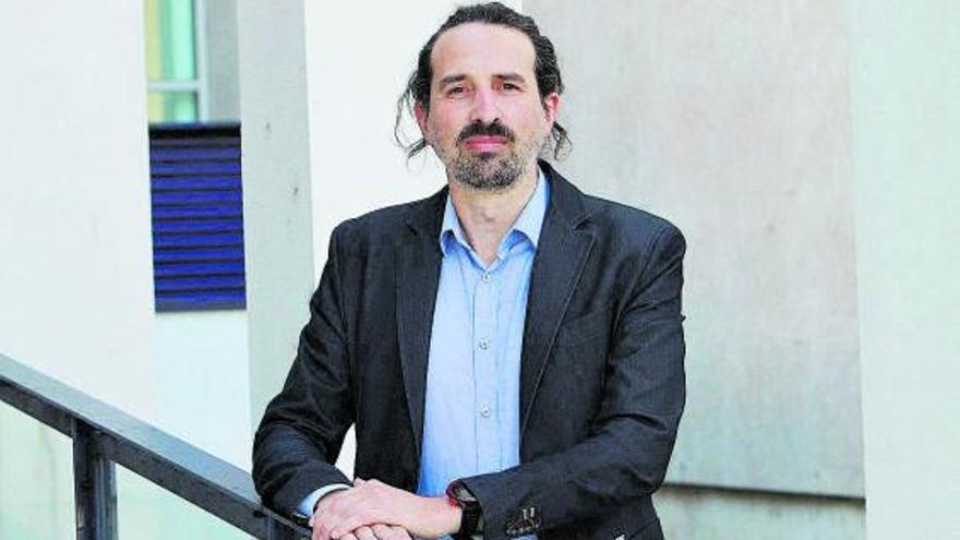 Virxilio Rodríguez Vázquez, na Facultade de Dereito de Ourense, onde exerce como profesor.  | // IÑAKI OSORIO