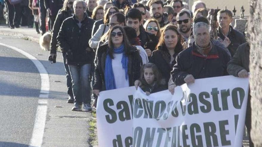 Protesta, en enero, pidiendo protección para el castro. // S. Álvarez