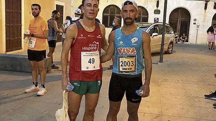 Antoni Gran (derecha) y Víctor Martínez, tras la carrera.