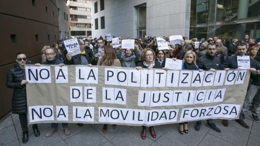 Los funcionarios siguen adelante con la huelga del viernes