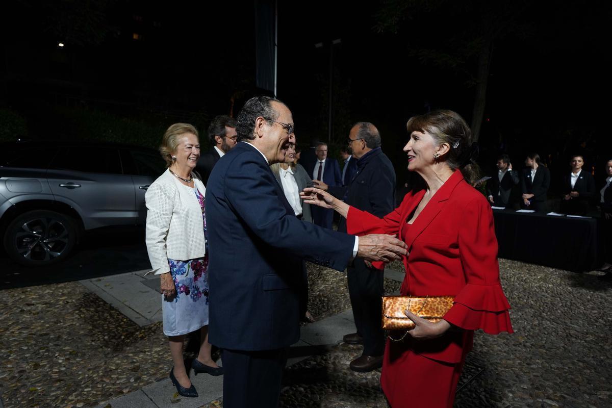 Javier Moll y Asunción Valdés, directora de comunicación de Casa Real y Prensa Iberica.