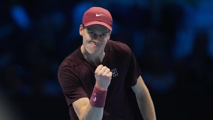 Sinner manda un aviso a Alcaraz en su debut en Turín