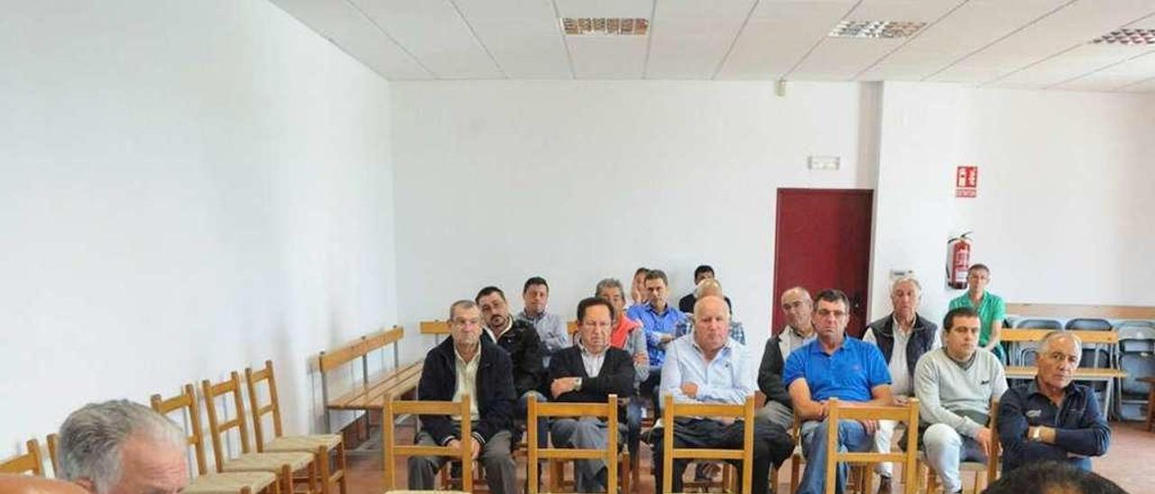 Un momento de la asamblea de socios del Ribadumia. //Iñaki Abella