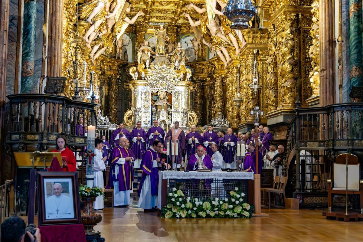 Santiago se despide del papa Francisco con una misa funeral en la Catedral