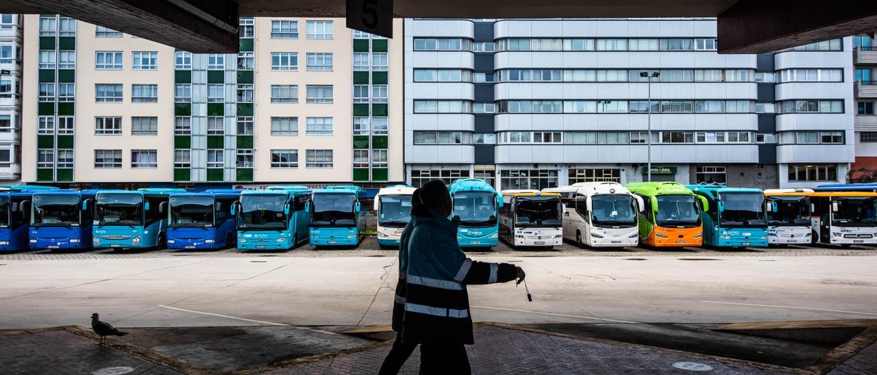 Piquetes en la estación de autobuses de A Coruña durante una jornada de huelga.