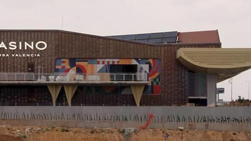 Edificio del casino de Cirsa en la avenida Cortes Valencianas de València.