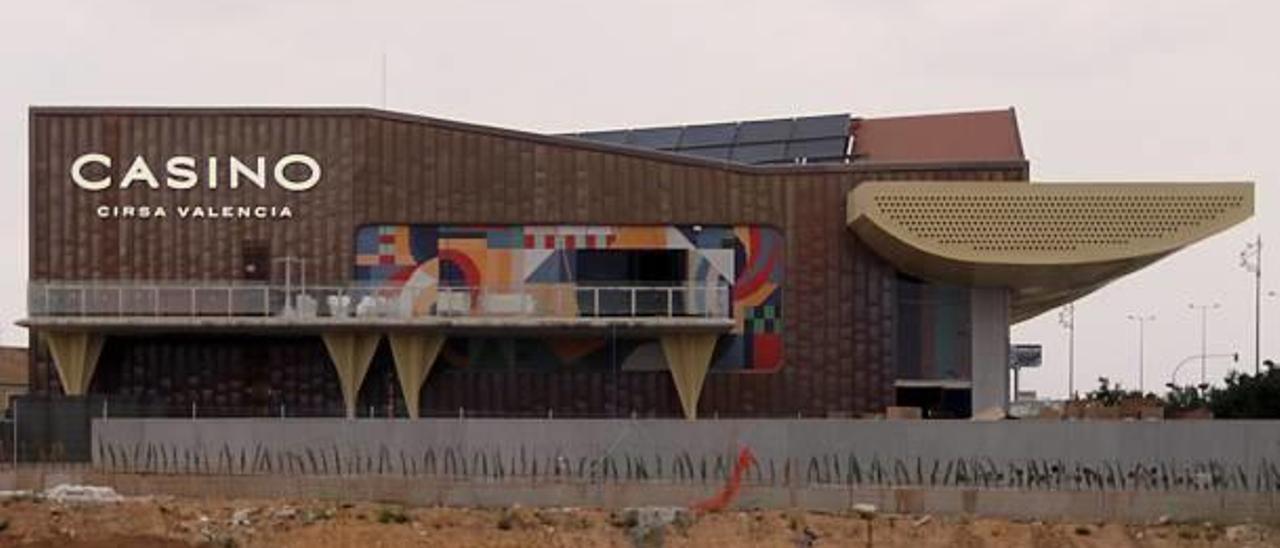 Edificio del casino de Cirsa en la avenida Cortes Valencianas de València.