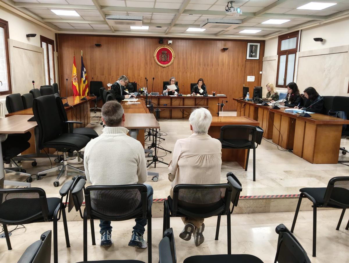 Los dos acusados, hoy en el juicio celebrado en la Audiencia Provincial de Palma.