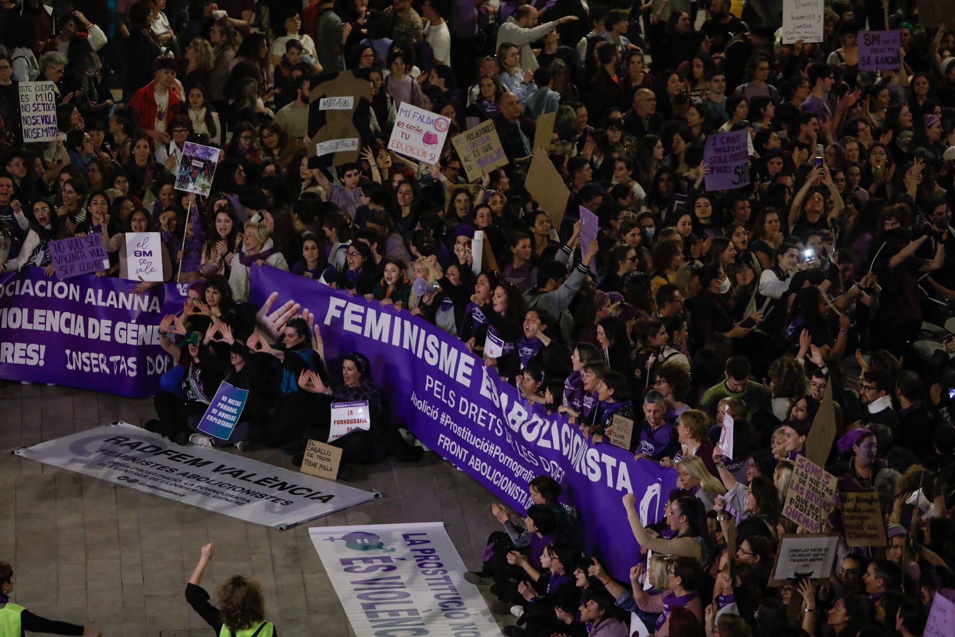 La manifestación de la Coordinadora Feminista de València para celebrar el 8 M