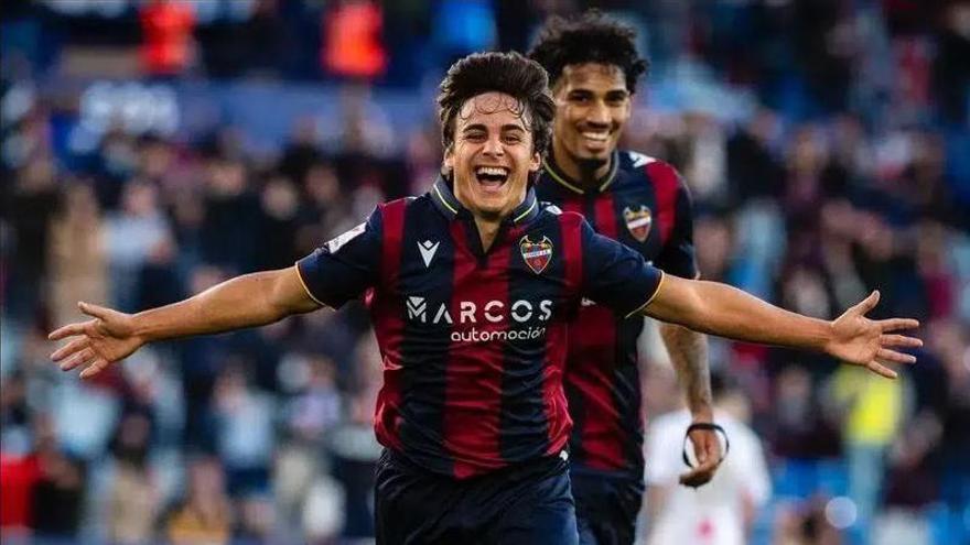 Carlos Álvarez pide sitio en el Levante UD