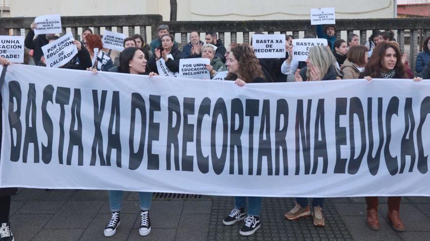 Manifestación de madres y padres del María Barbeito.  | // IAGO LÓPEZ